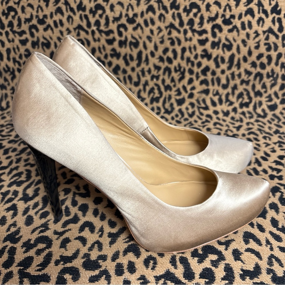 BCBG MAXAZRIA Champagne pumps. Size 9.